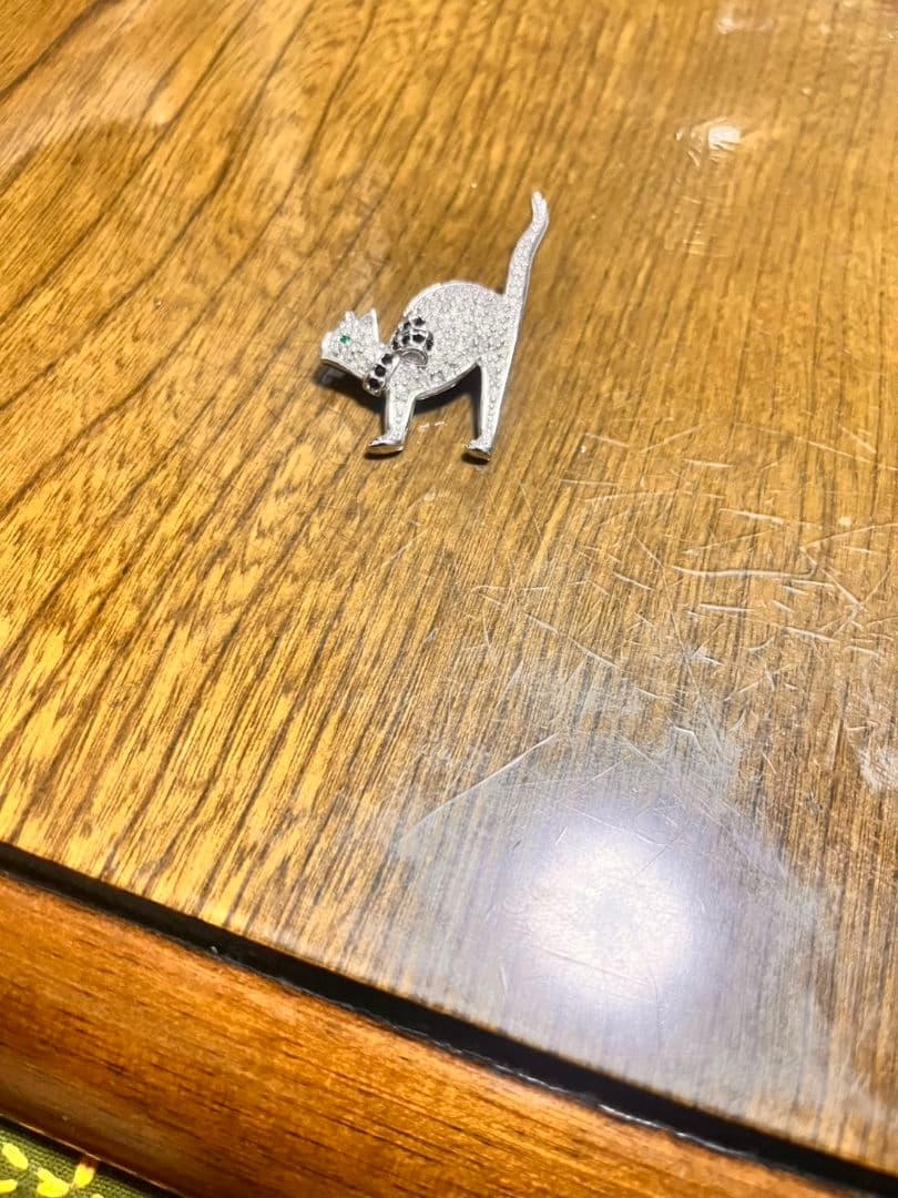 dior ねこ ブローチ