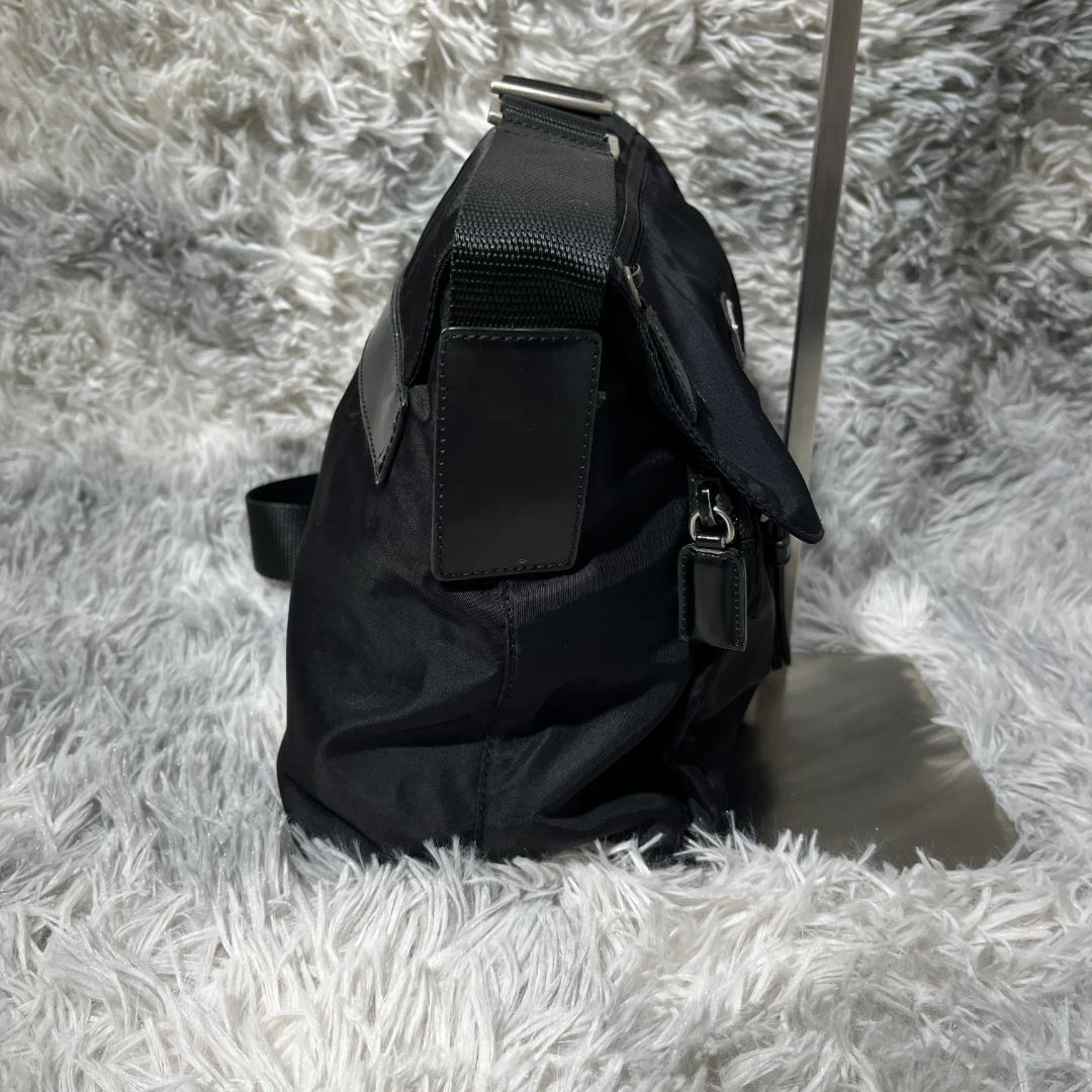 [大人気]プラダ　ＰＲＡＤＡ　ショルダーバッグ　ナイロン　カメラバッグ　三角ロゴ
