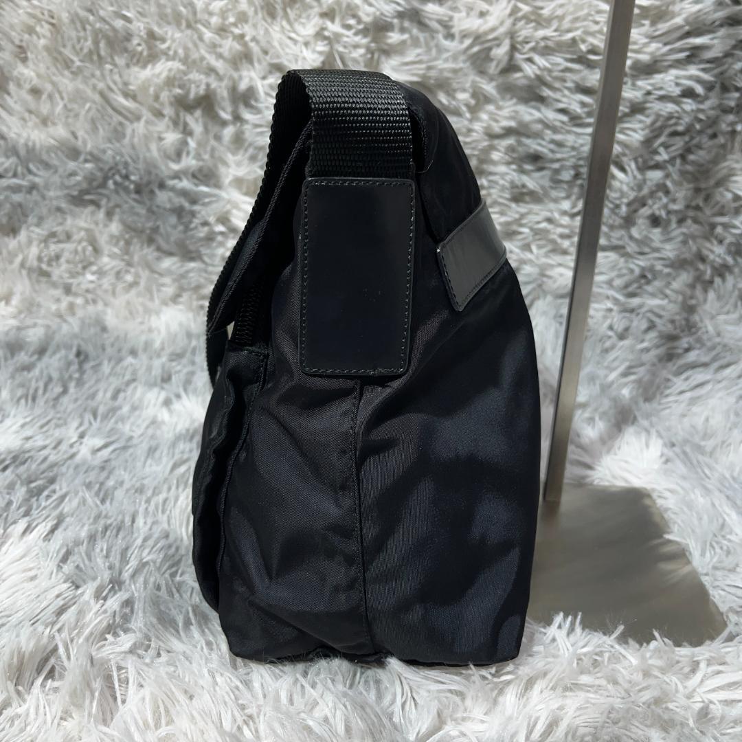 [大人気]プラダ　ＰＲＡＤＡ　ショルダーバッグ　ナイロン　カメラバッグ　三角ロゴ