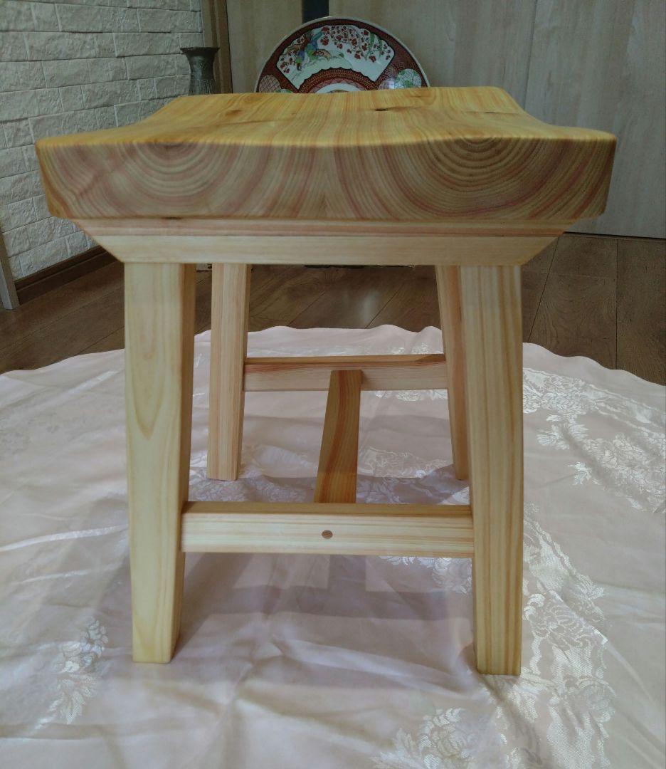 檜の椅子(89) 緑様専用❕ 座面を座りやすく削り上げ、つるつる