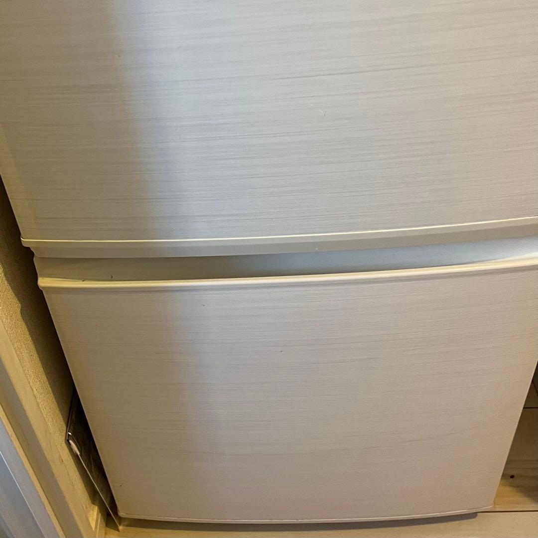 SHARP ホワイト冷蔵庫 フラットデザイン
