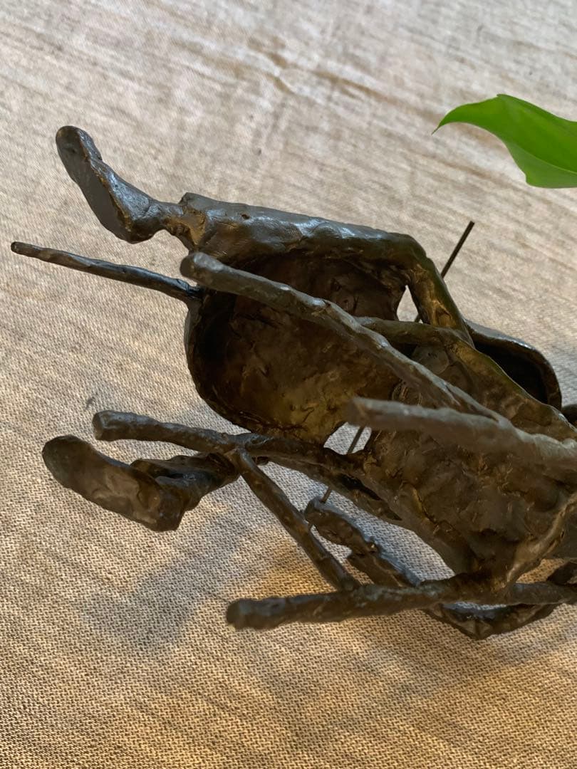 チェロ奏者 オブジェ 金属 彫刻 置物 音楽家 モダン アート かなりの美