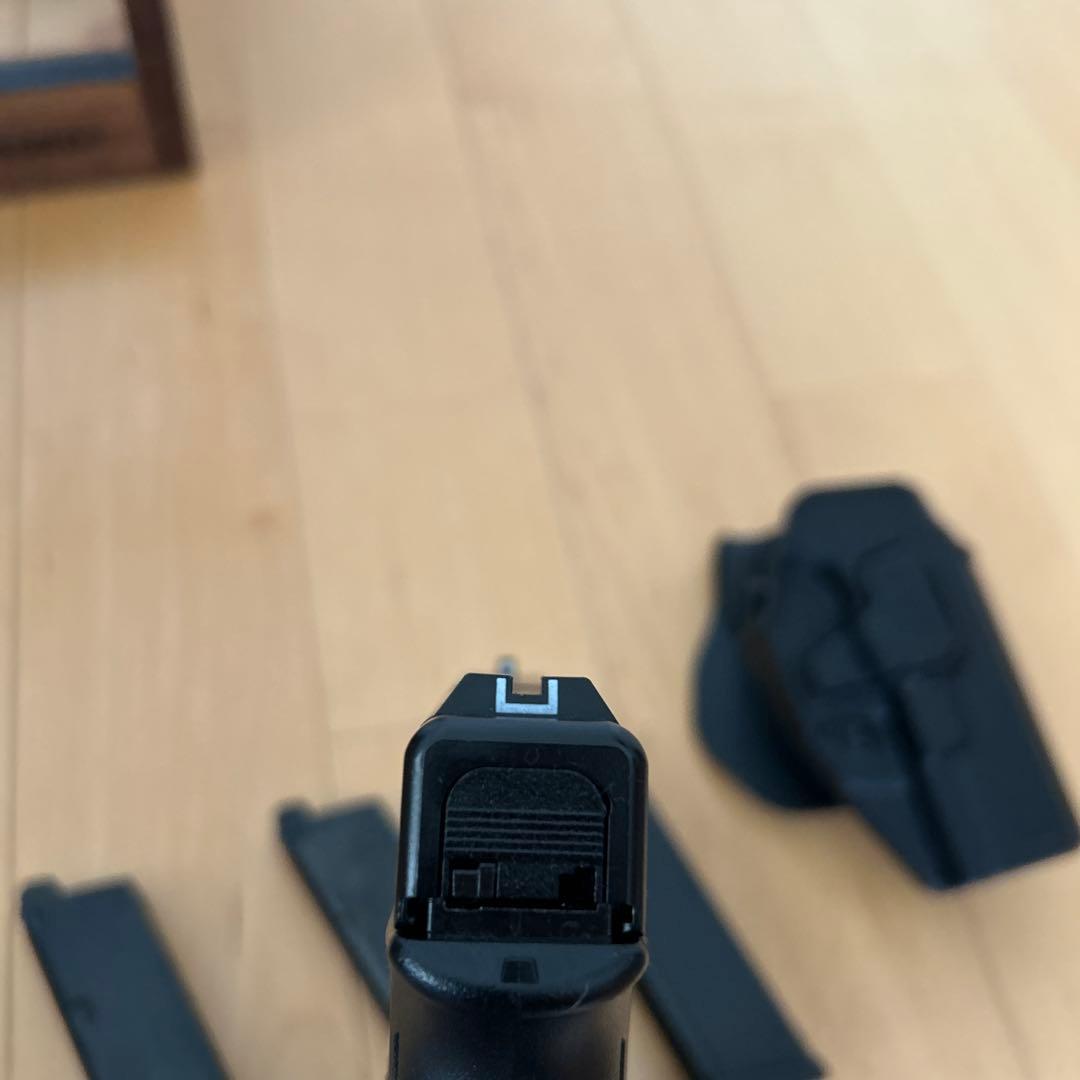 グロック17 gen4 ハンドガン マガジン　ホルスター付き