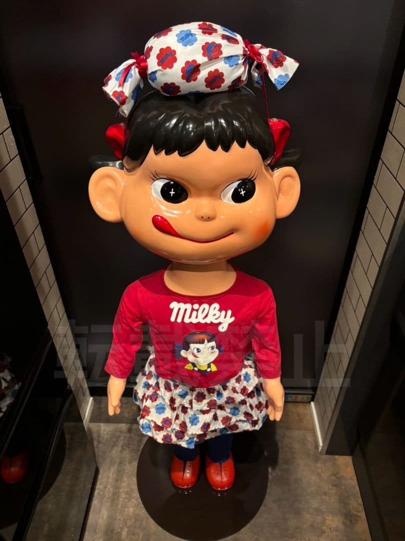 不二家 店頭ペコちゃん ほっぺの赤いペコちゃん 等身大