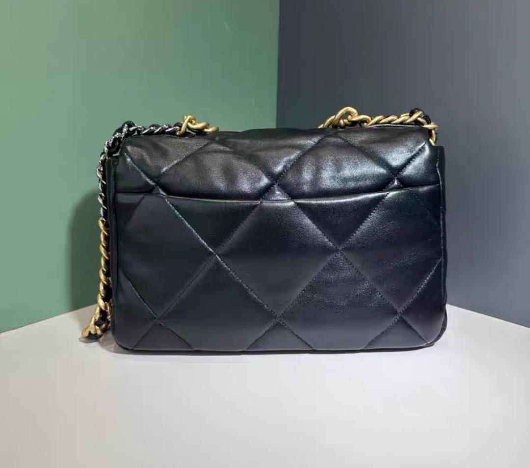 即日発送 ~~ ブラック キルティング ショルダーバッグ