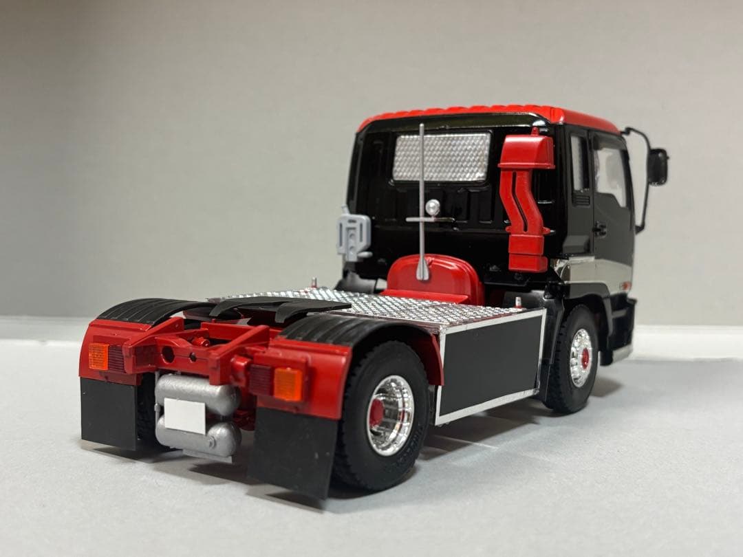 アオシマ 1/32 デコトラプラモデル いすゞギガ えさ屋・魚屋 冷凍