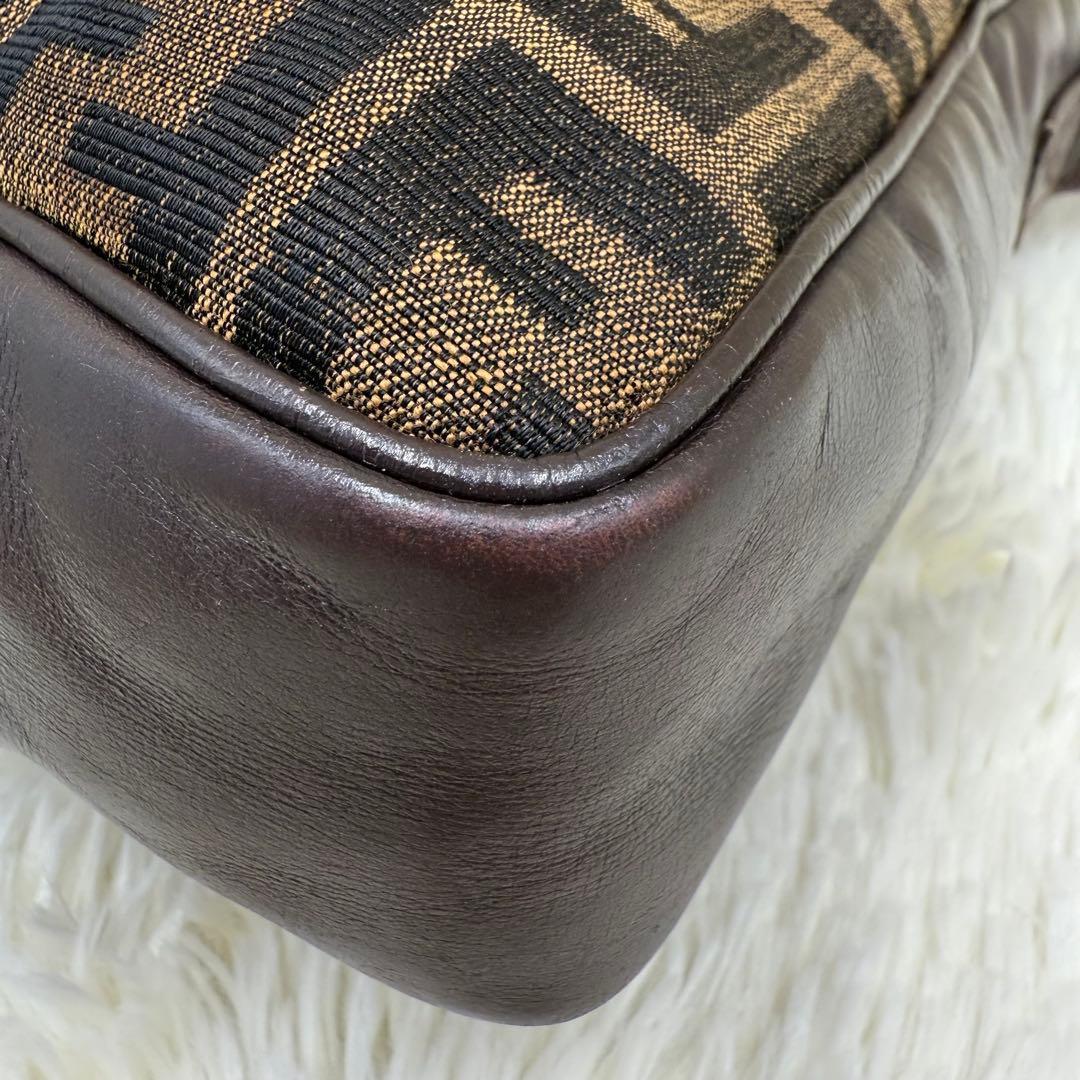 ✨美品✨ フェンディ ショルダーバッグ ズッカ柄 キャンバス サコッシュ