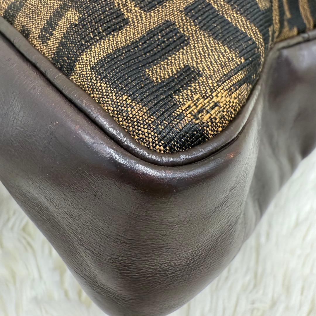✨美品✨ フェンディ ショルダーバッグ ズッカ柄 キャンバス サコッシュ