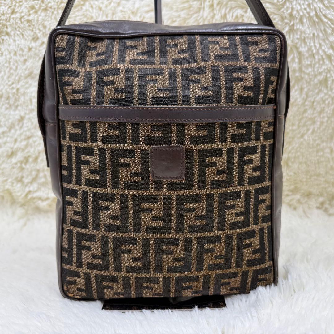 ✨美品✨ フェンディ ショルダーバッグ ズッカ柄 キャンバス サコッシュ