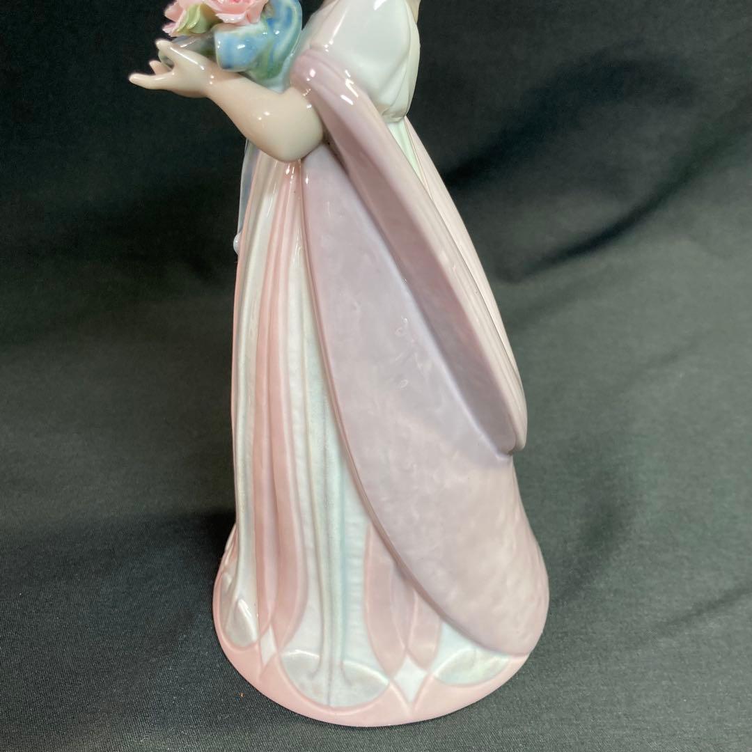 絶版【美品】リヤドロ LLADRO 8151 花束を抱えて 美術品・アンティーク