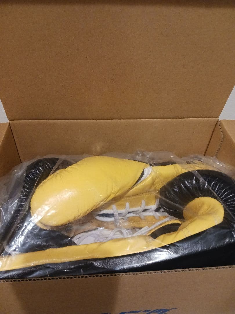 ウイニング winning ボクシンググローブ 黒／黄色 16オンス 紐式