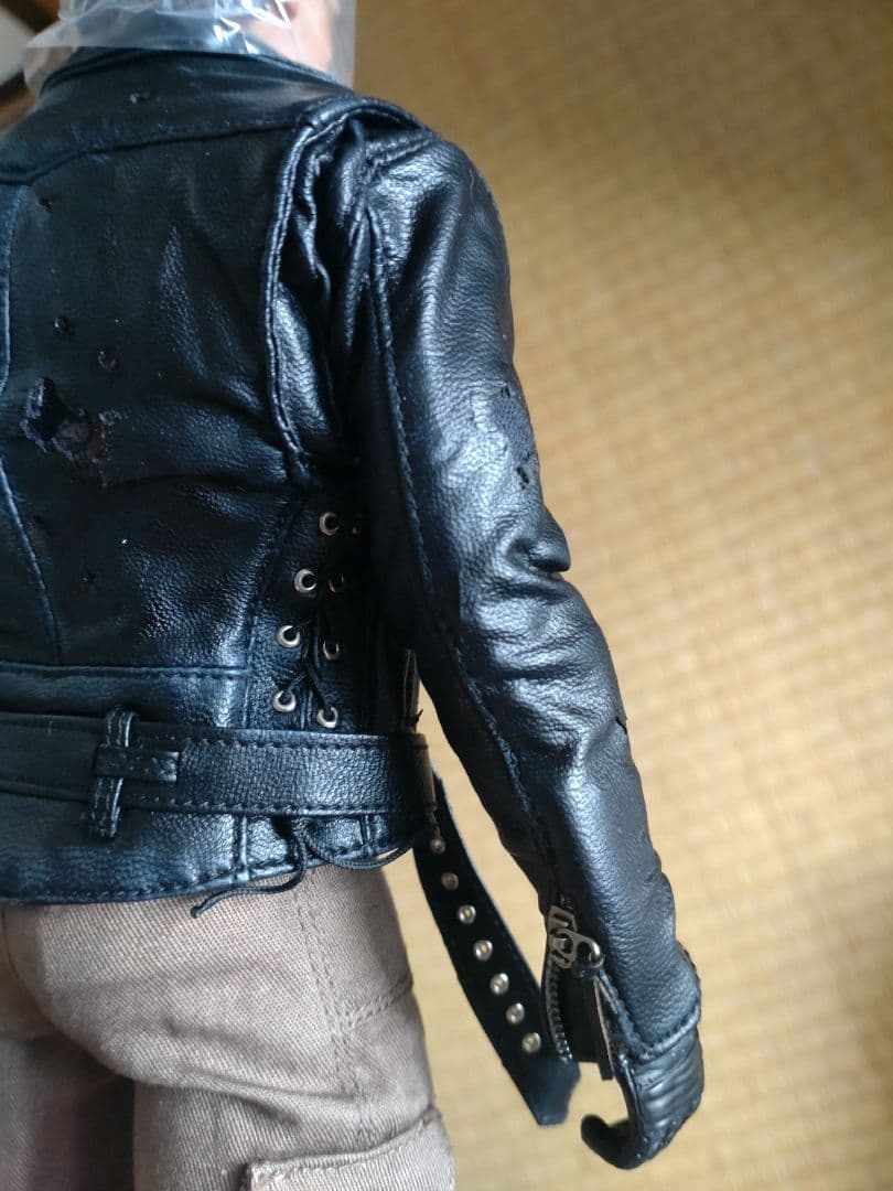 Hottoys T-800 バトルダメージ版 1/6スケールフィギュア