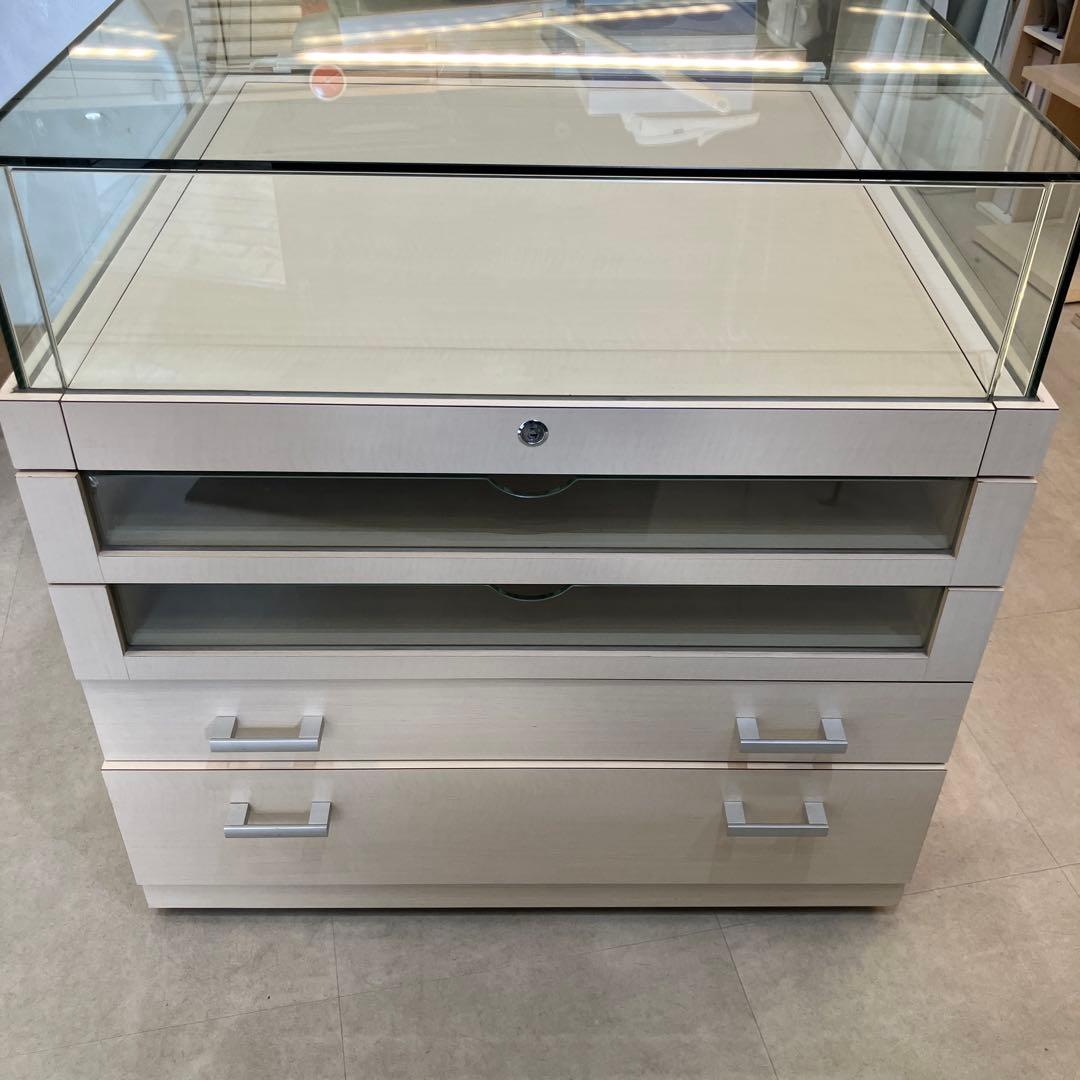 薄い木目色のガラスケース 引き出し付き g134083-l-r.jpg