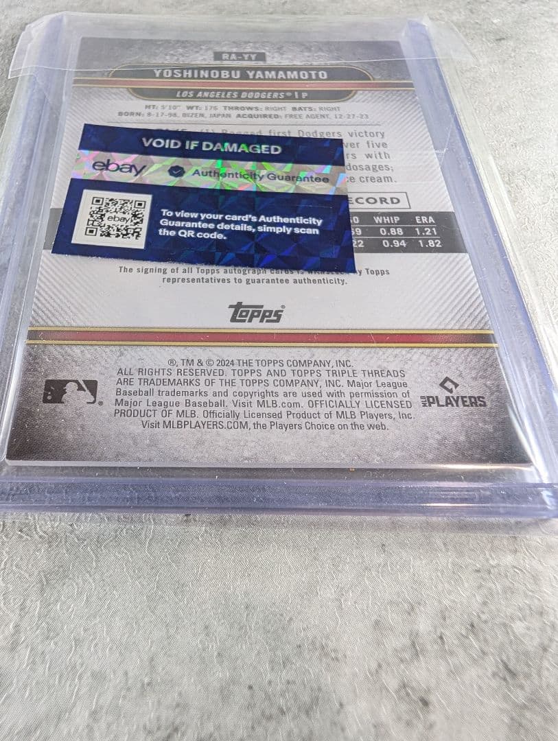 【01/50】山本由伸 直筆サイン 2024 Triple Threads