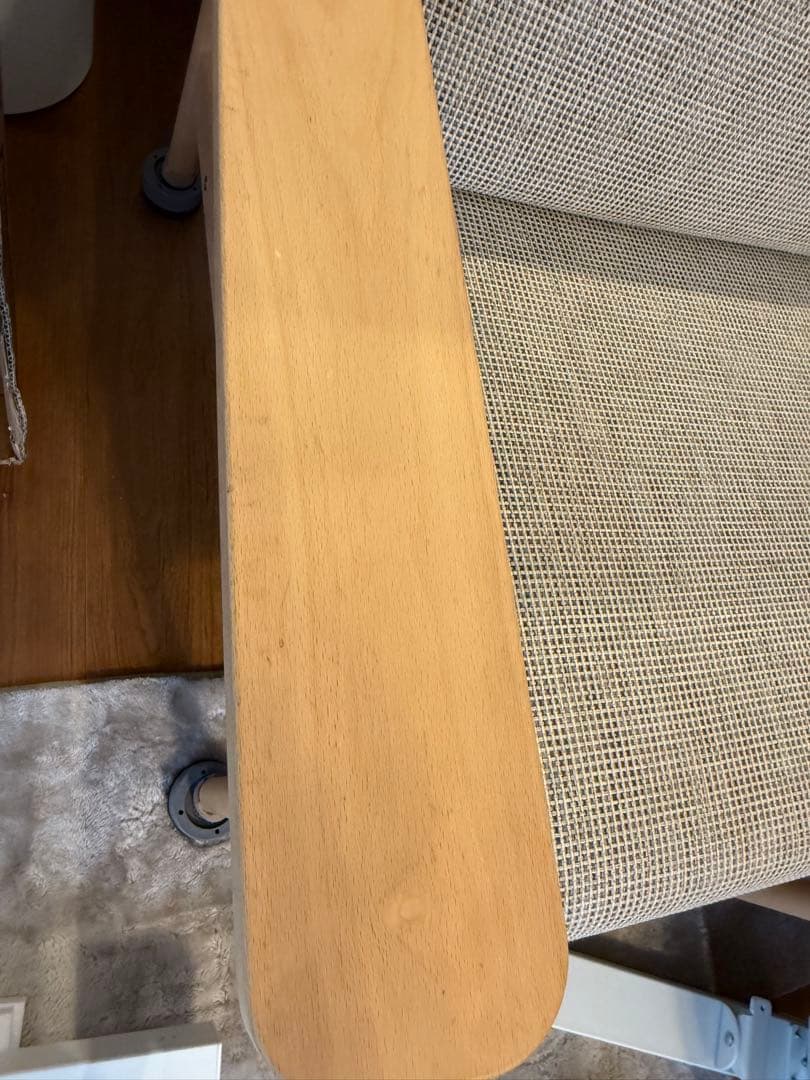 カリモク　グレー 布地 2人掛けソファ 木製肘掛け