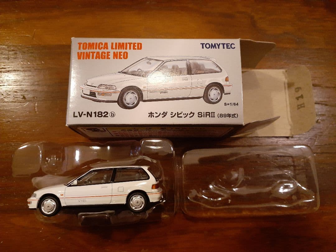 トミカリミテッドビンテージネオ ローレル　GSRエボリューション シビック
