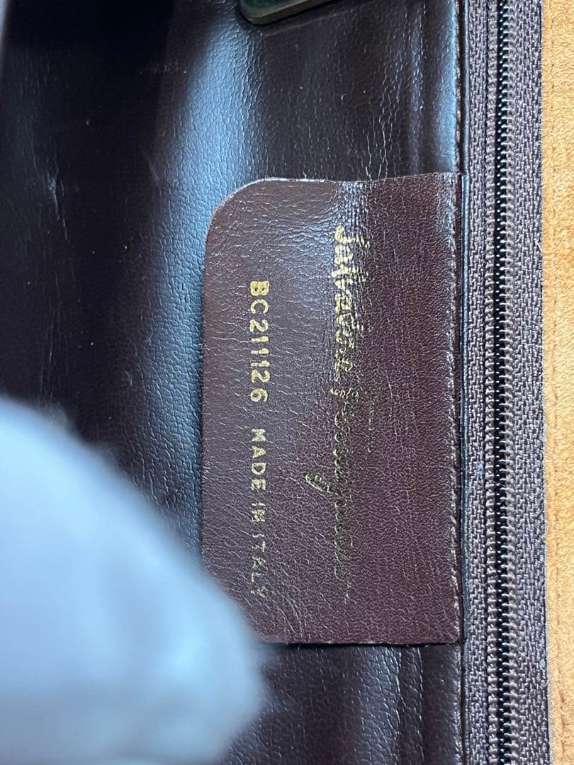 【美品】Salvatore Ferragamo フェラガモ　ショルダーバック