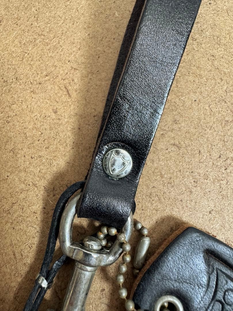 HTC Snap Key Holder red stone 黒レザー - メルカリ