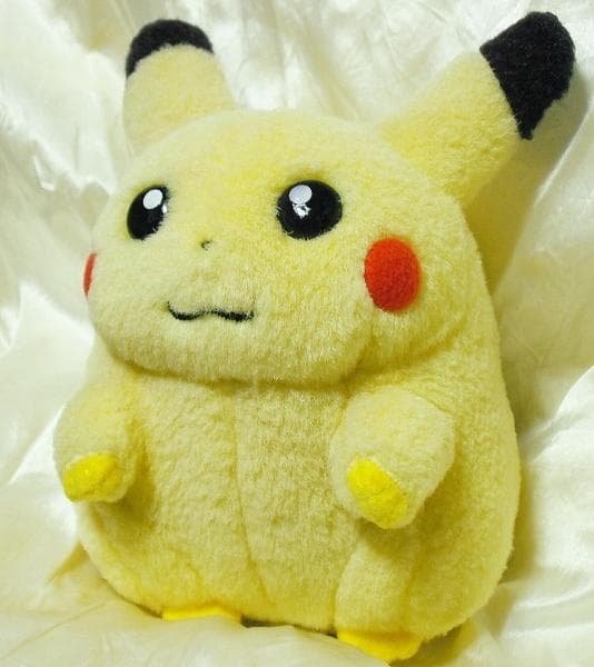 ピカチュウ ぬいぐるみ 初期ピカ トミー (●゜ω゜●) おなかを押すとなくヨ!