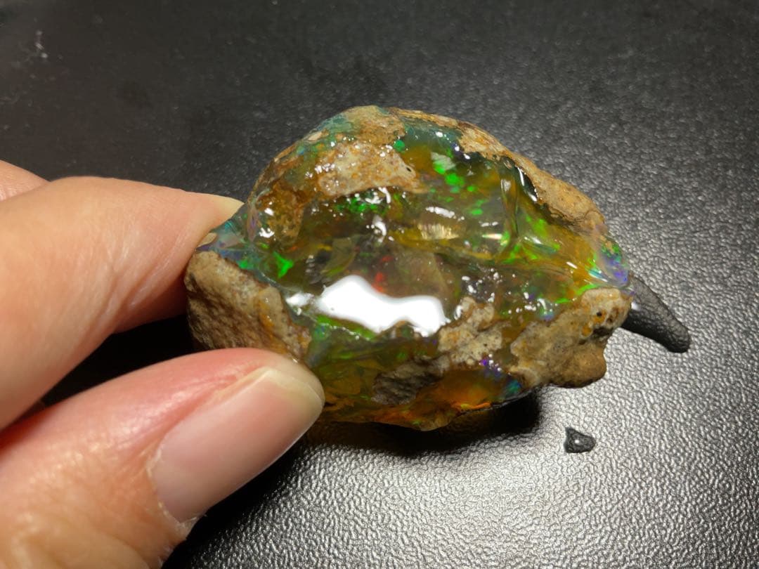 150CT】エチオピア オパール 原石 緑 オレンジ