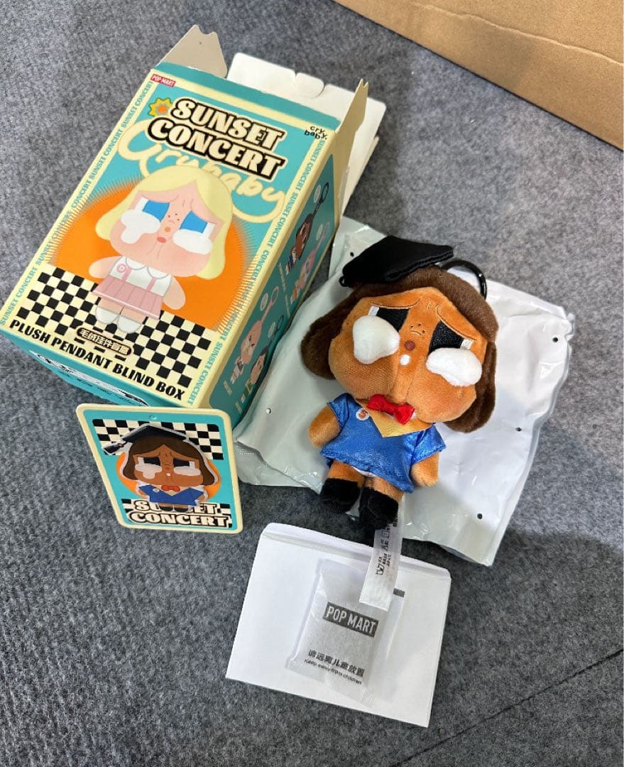 POP MART CRYBABY 落日歌会 隐藏款ぬいぐるみ