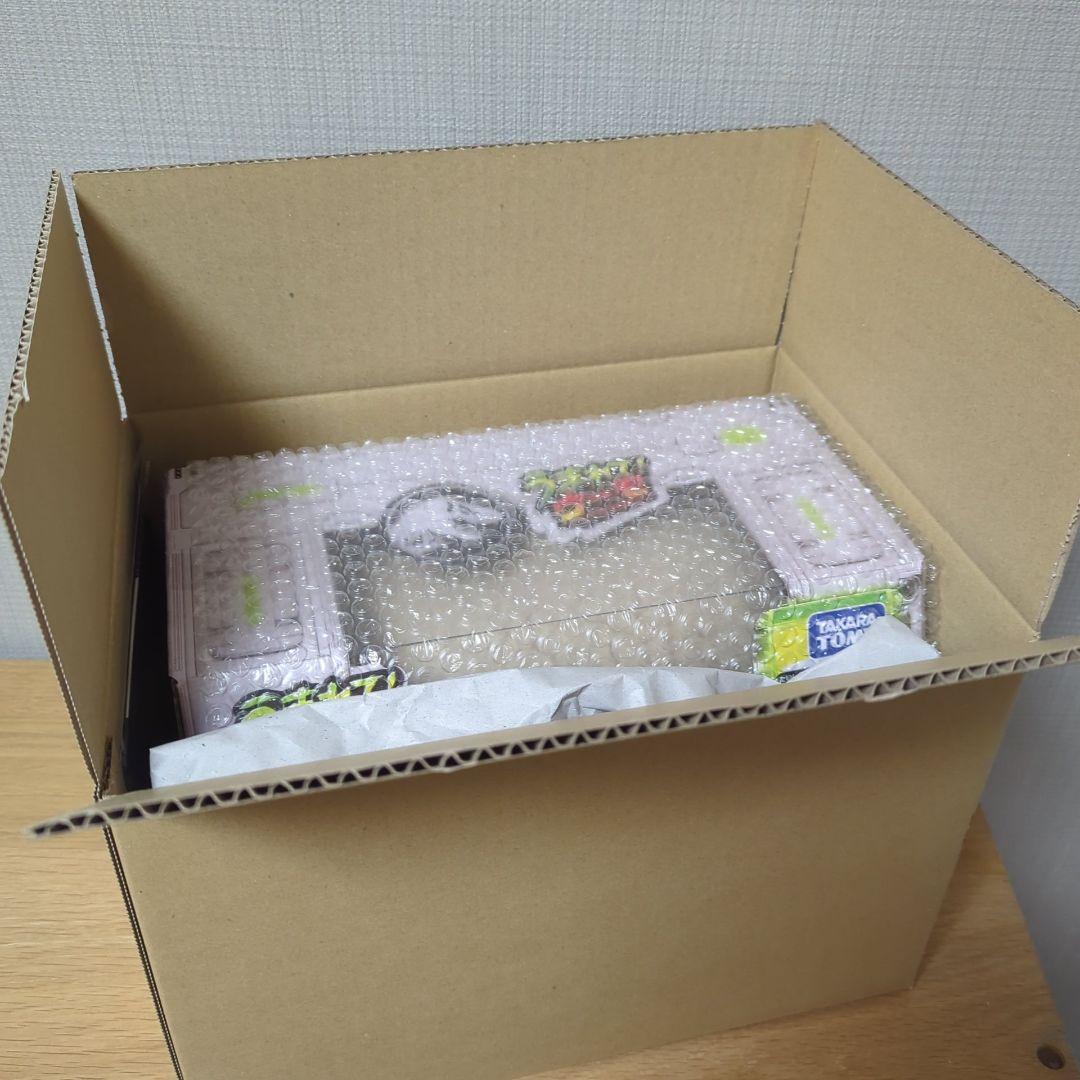 うまれてウーモ　ジュラシックワールド T-レックスエッグ