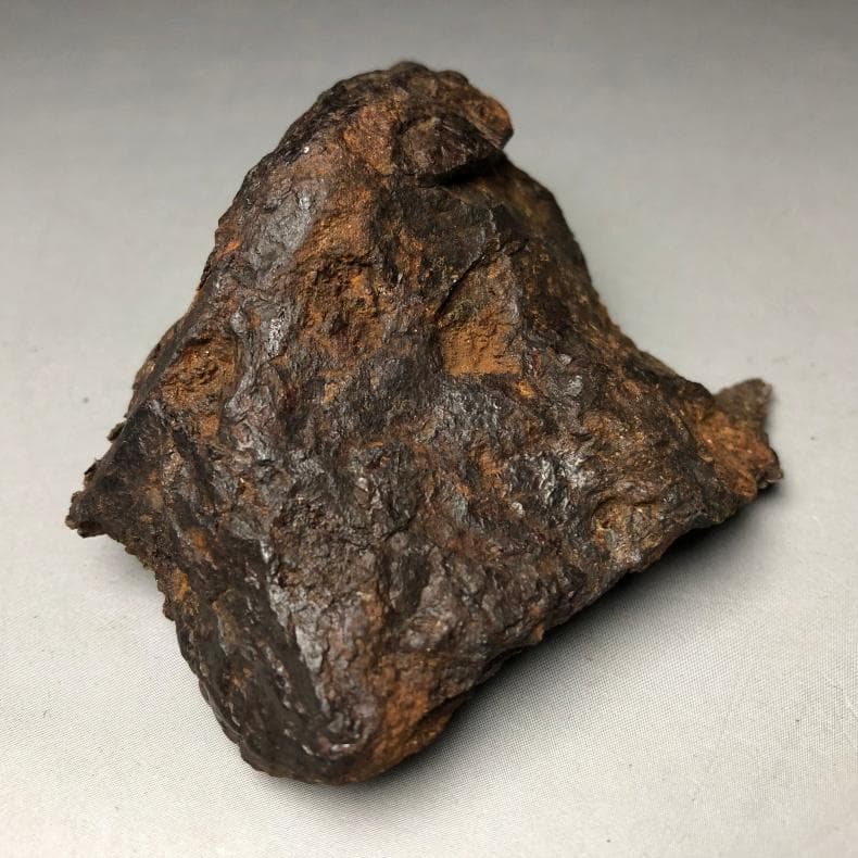 隕石 鉄隕石アルタイ隕石原皮付きナチュラル原石重さ約662g