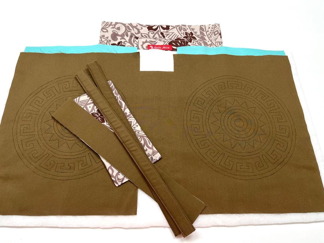 YUZUまぁるいタパ柄のバッグとペンケース