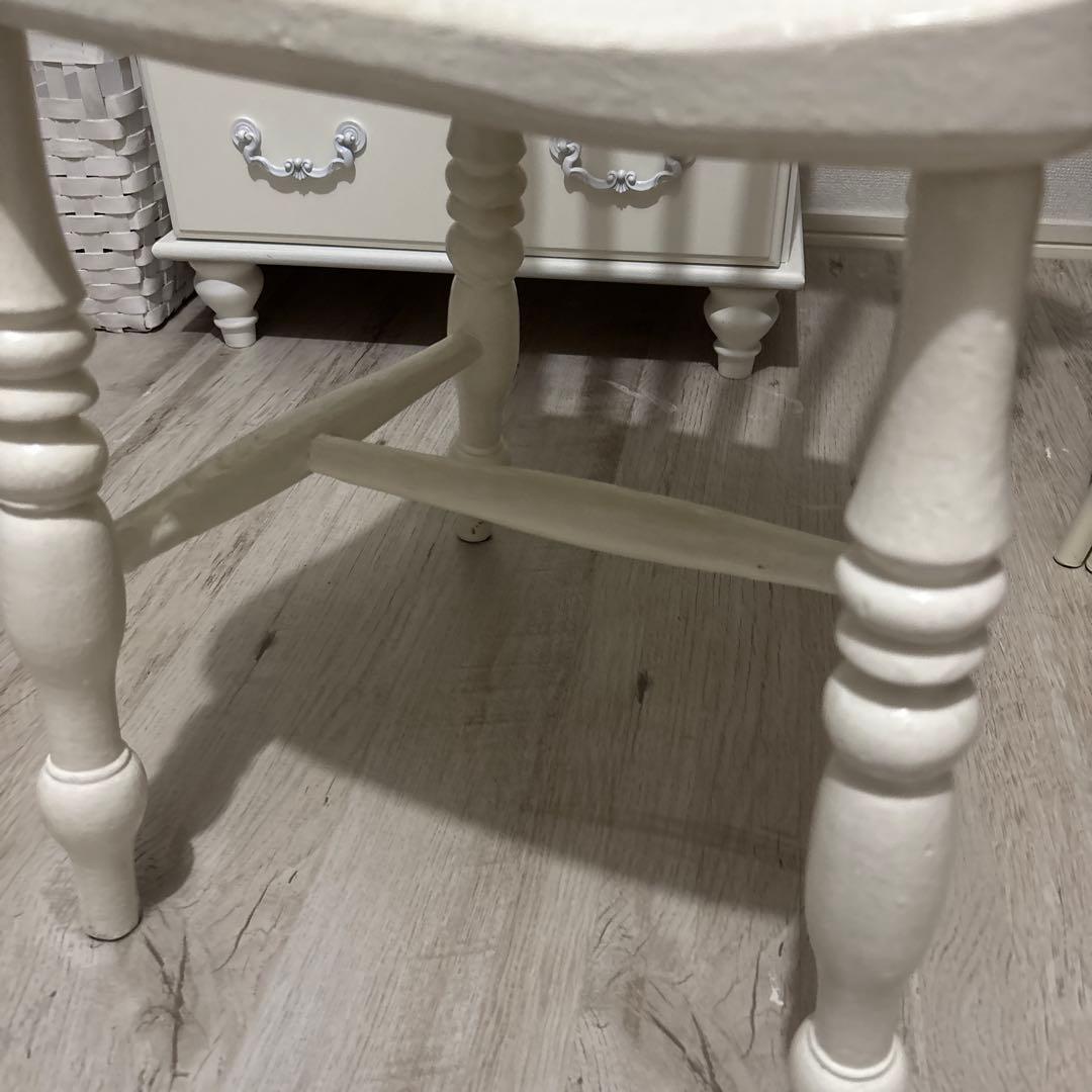 ホワイト木製 アンティーク風チェア