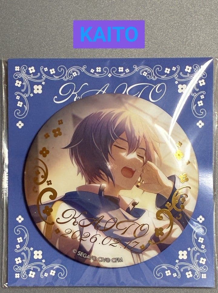 プロセカ はぴこれ KAITO 箔押し缶バッジ - メルカリ