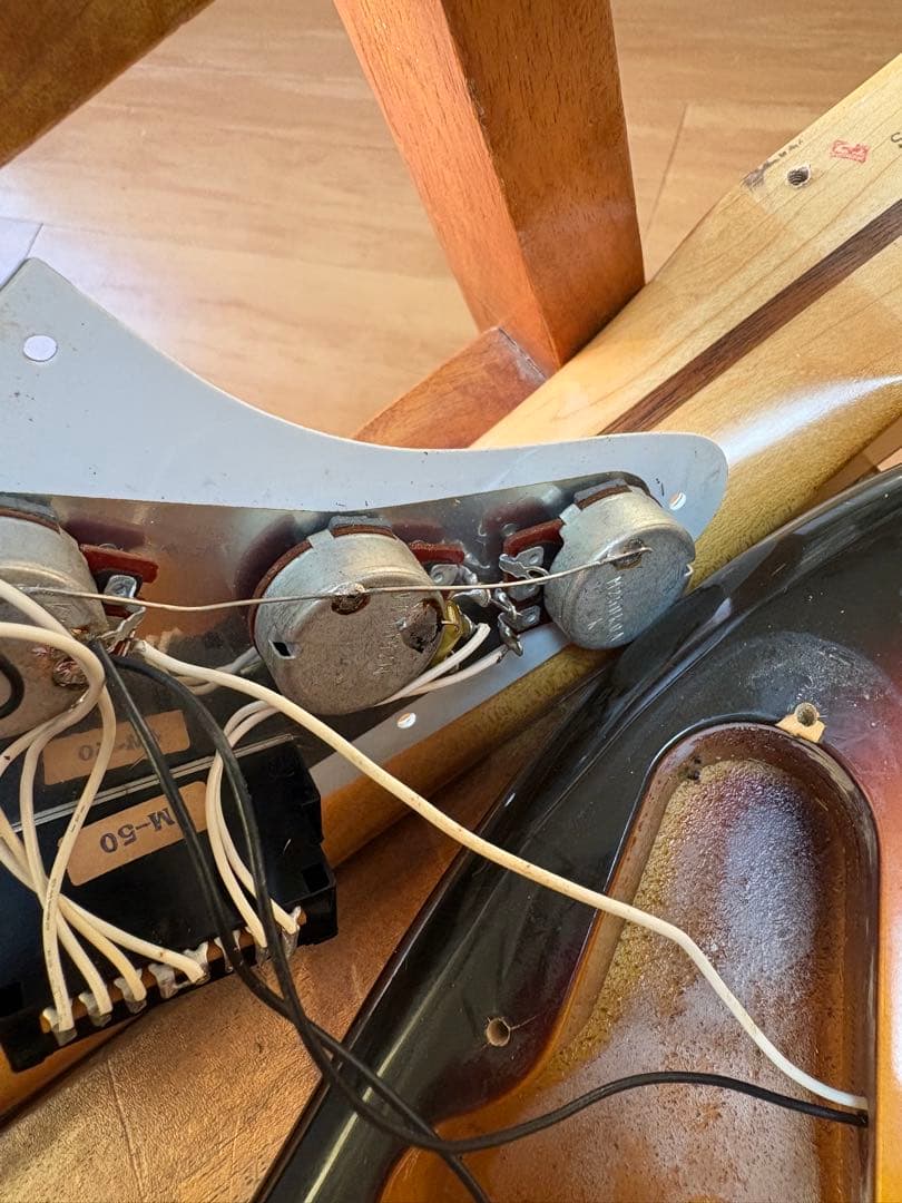 y*0様 Squier SST-33 ストラトフジケン製 Lシリアル1991年