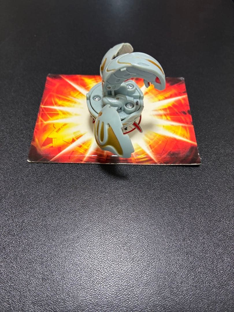 爆丸　光属性　ルミナワイバーン　（希少）土日限定セール❗️❗️