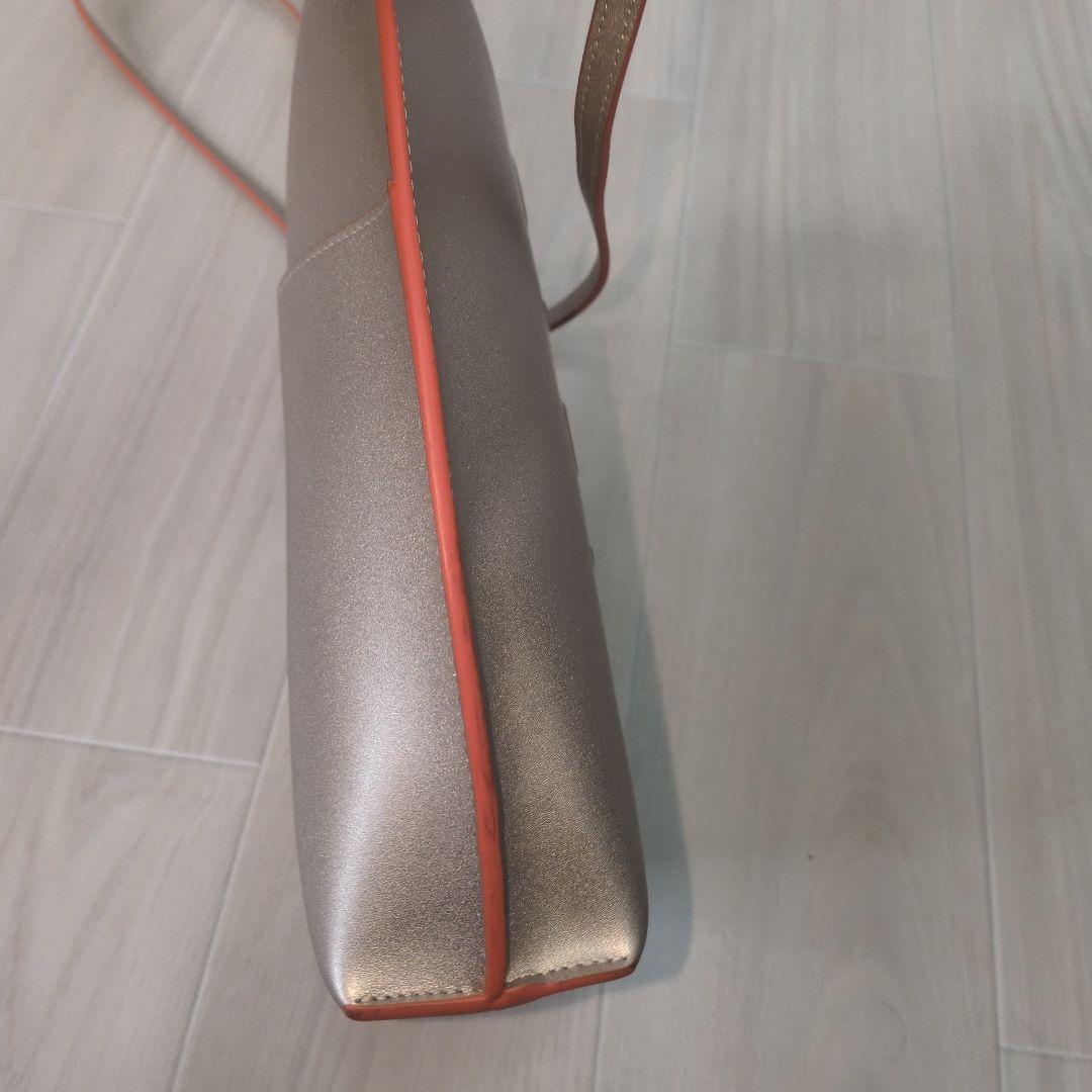 美品　SILNA minacolo　ショルダー マルチケース ゴールド×オレンジ