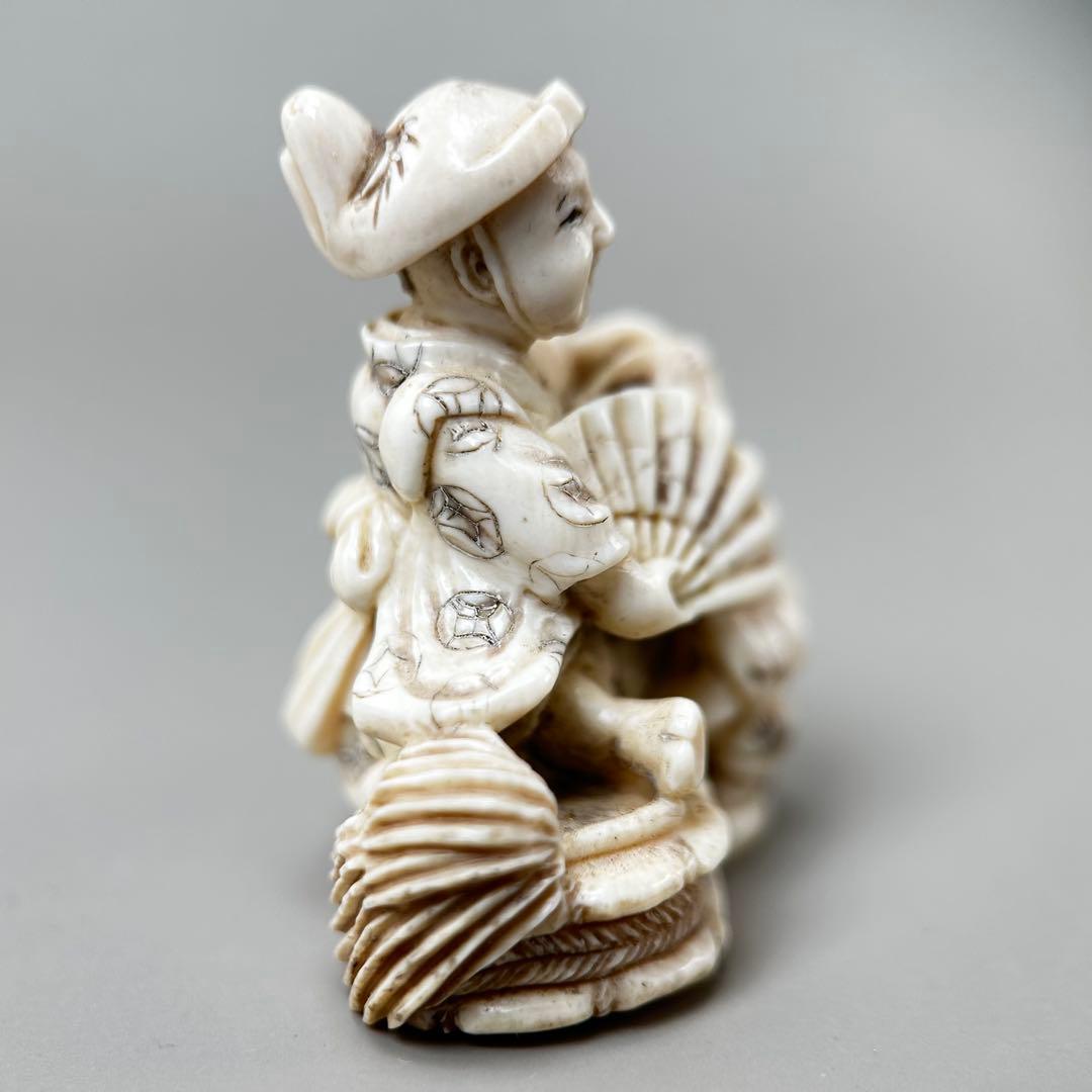 子供の像 扇子付き極上 根付 天然素材アンティーク骨董 飾り物古美術