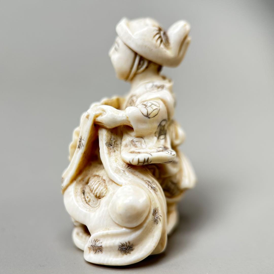 子供の像 扇子付き極上 根付 天然素材アンティーク骨董 飾り物古美術