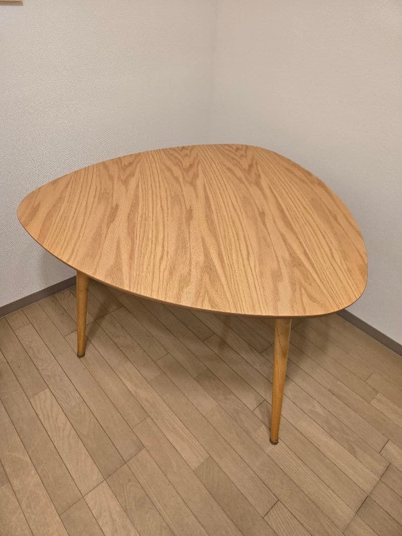 三角形ダイニングテーブル