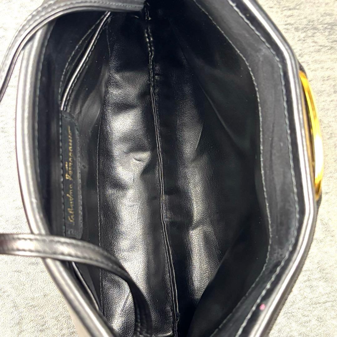 【美品】サルヴァトーレフェラガモ ヴァラリボン ミニショルダーバッグ レザー