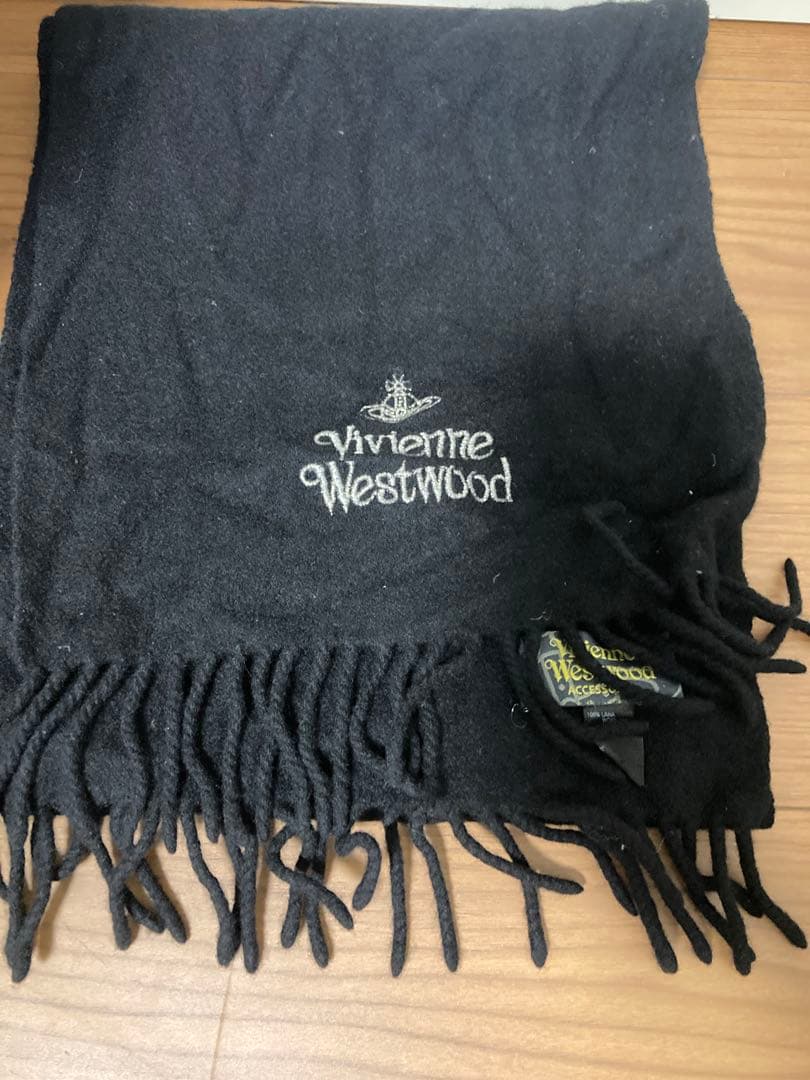 Vivienne Westwood ブラックマフラー フリンジ付き - メルカリ