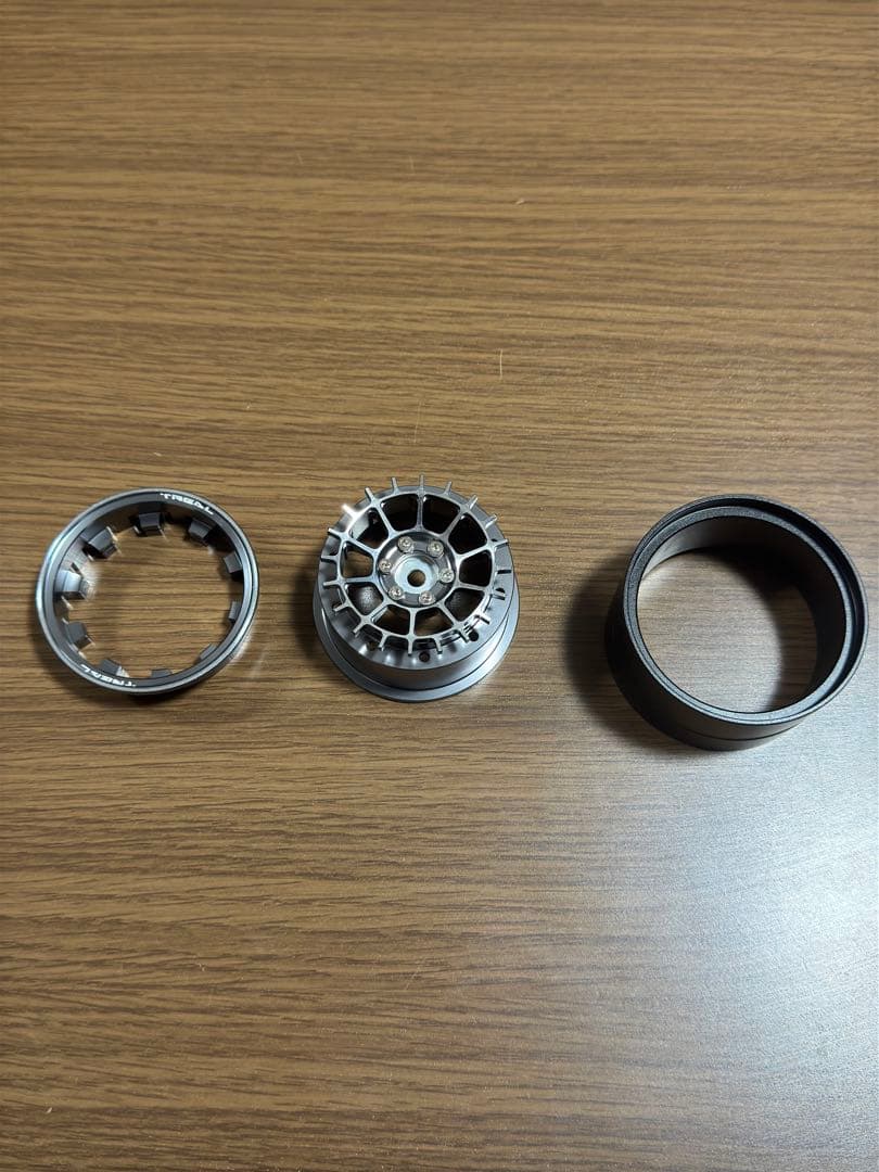 Axial SCX10 TREAL 2.2インチ ビードロックホイール