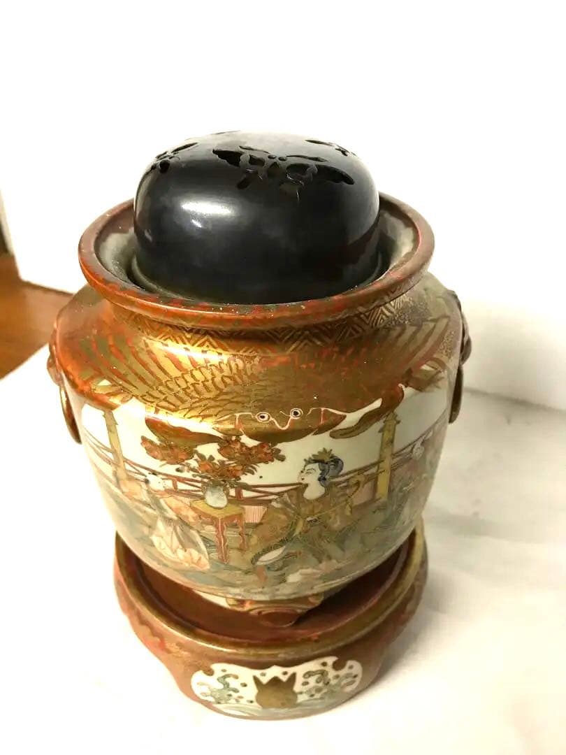 赤絵銀火屋付貴婦人図香炉(注:説明文)