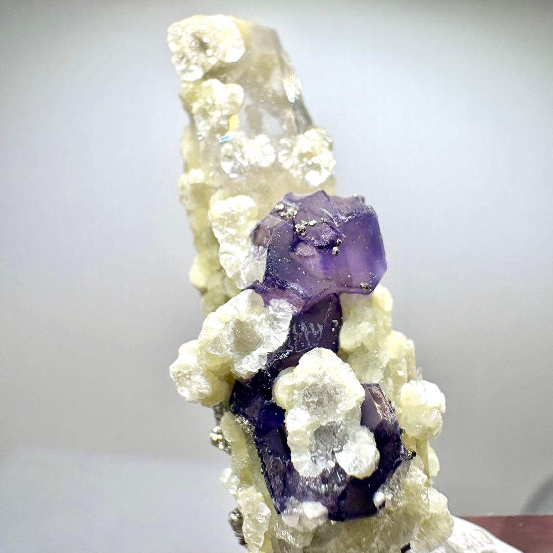 599 中国 内モンゴル産 クォーツ&フローライト&パイライト - メルカリ