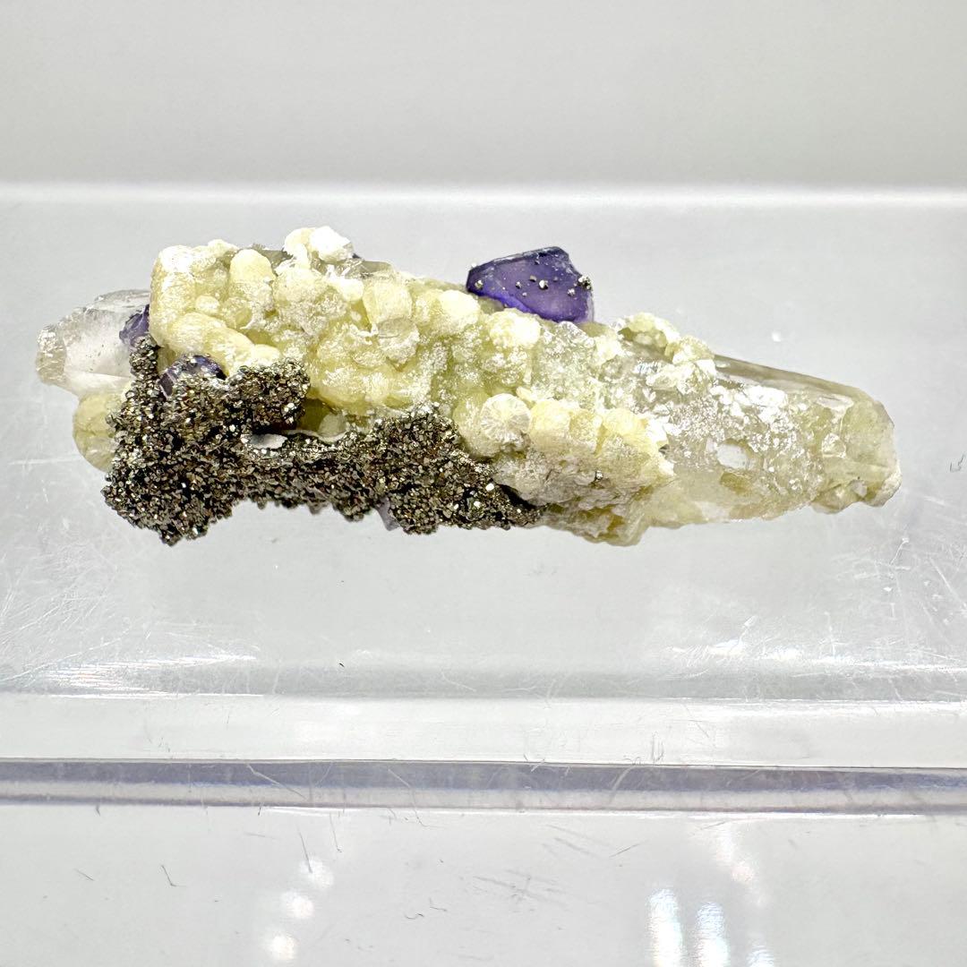 599 中国 内モンゴル産 クォーツ&フローライト&パイライト - メルカリ