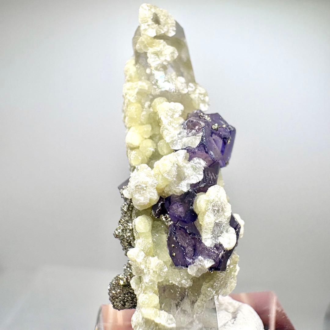 599 中国 内モンゴル産 クォーツ&フローライト&パイライト - メルカリ