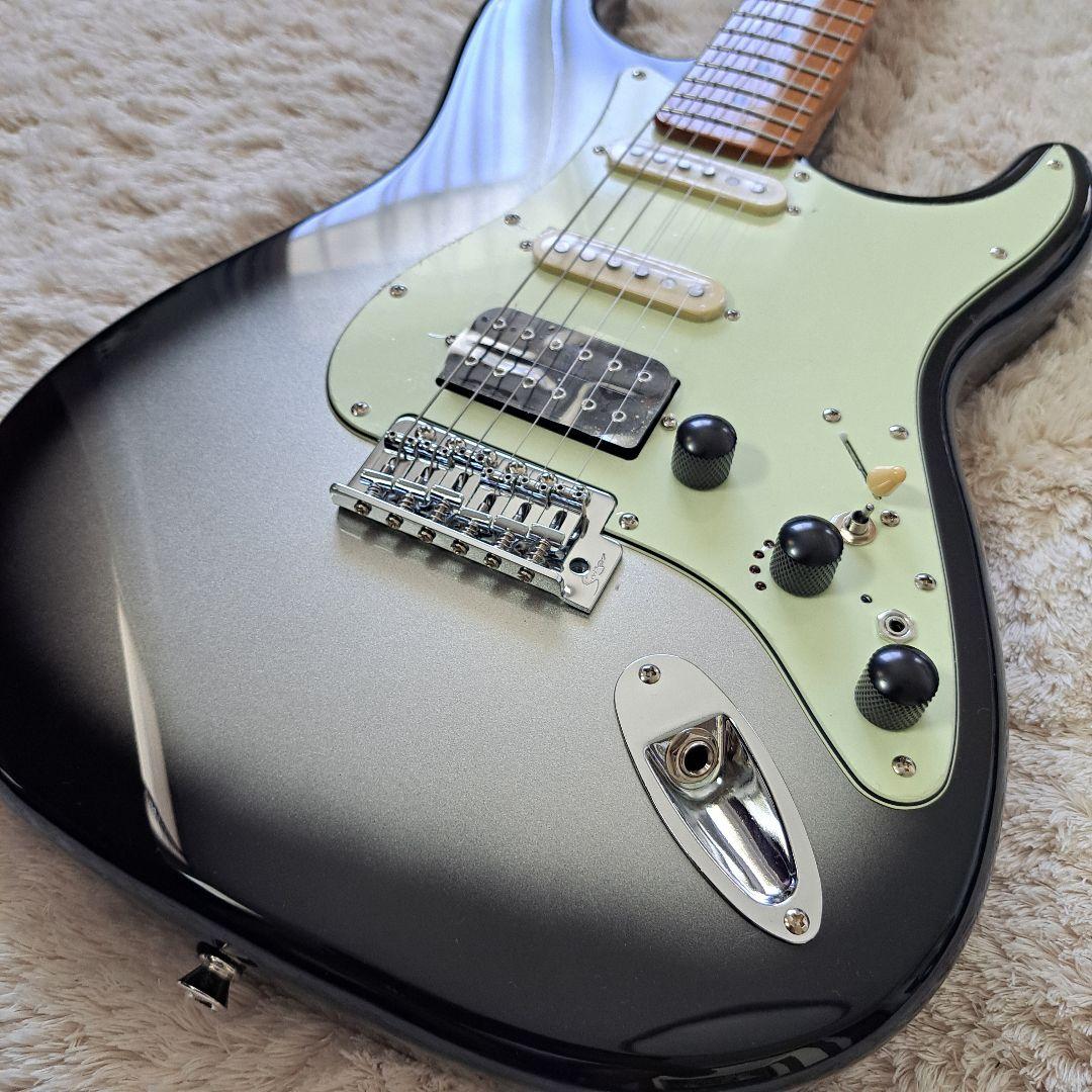 高品質アルダー材とローステッドメイプルネックを採用した、プロ仕様の