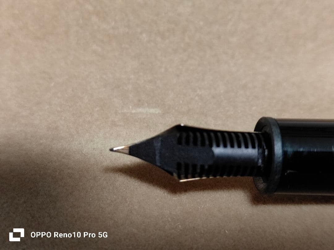 交渉可【送料込】Montblanc 万年筆 黒 金ペン先 ケース付き