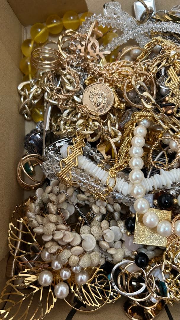 D*7様 アクセサリー まとめ売り イミテーション ジャンク品 ①