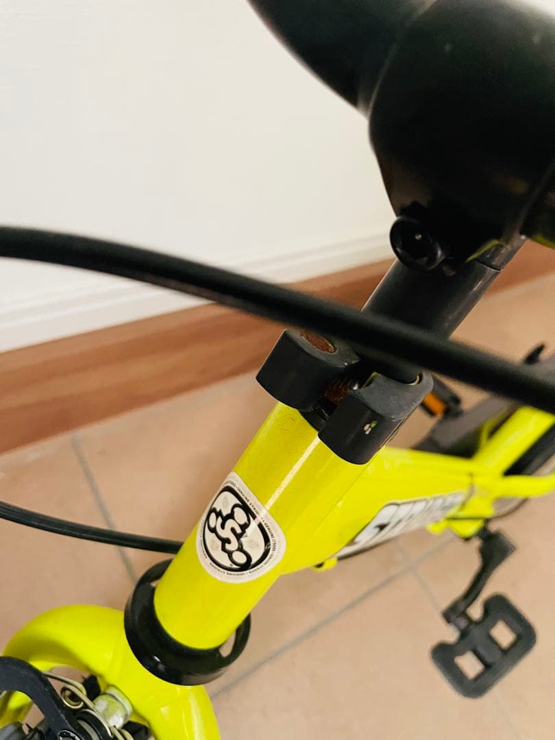 ストライダー 限定STRIDER 14X ライムイエロー スタンド＆空気入付きの