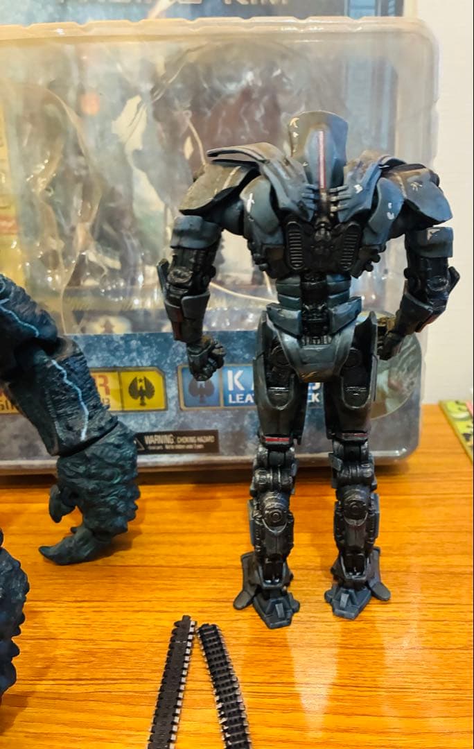 ネカ　パシフィック・リム　フィギュア　レザーバック　ジプシーデンジャー　NECA