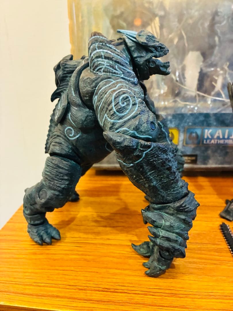 ネカ　パシフィック・リム　フィギュア　レザーバック　ジプシーデンジャー　NECA