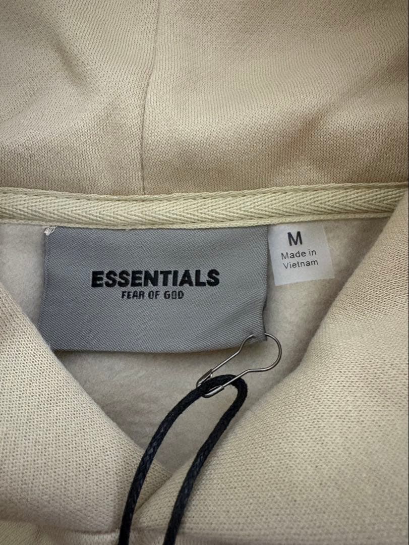 ESSENTIALS フロントロゴhoodie 新品未使用